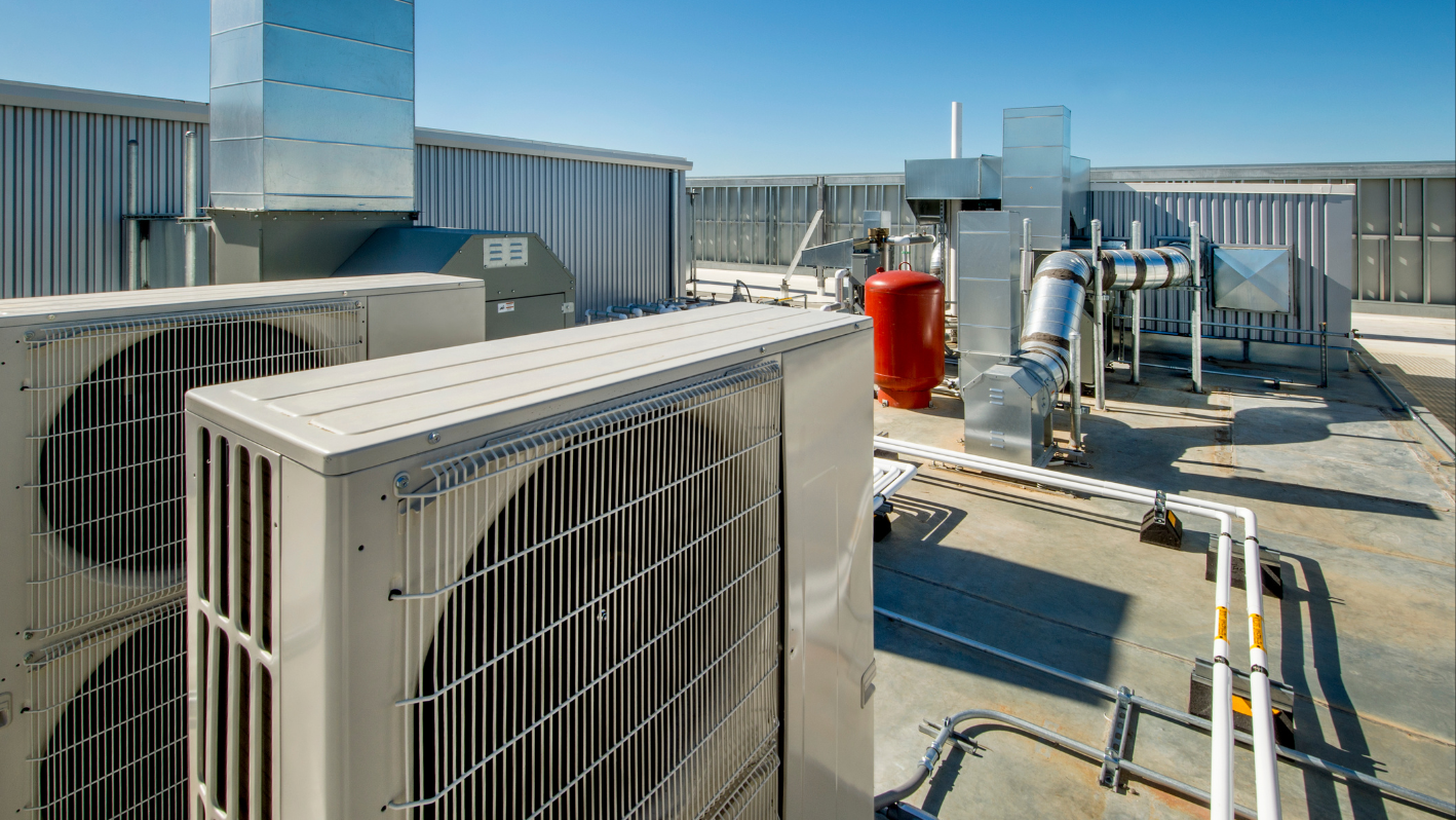 A large air conditioner sitting on top of a roof